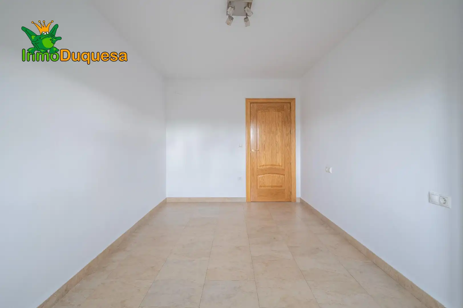 Flat for sale in Granada  with Air Conditioner and Heating
