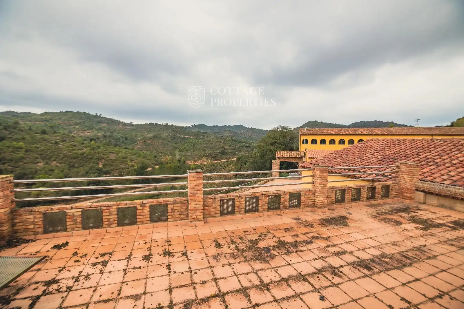 Terrassa de Finca rústica en venda en Sant Llorenç Savall amb Calefacció i Piscina