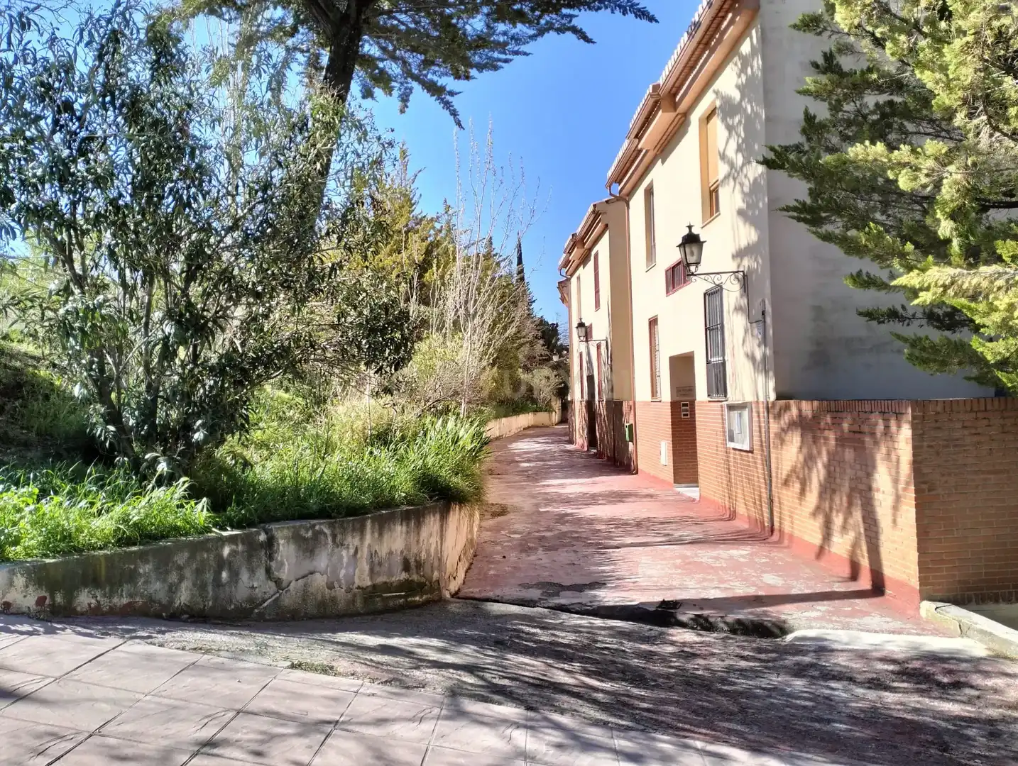 Vista exterior de Apartament en venda en Cenes de la Vega amb Alarma