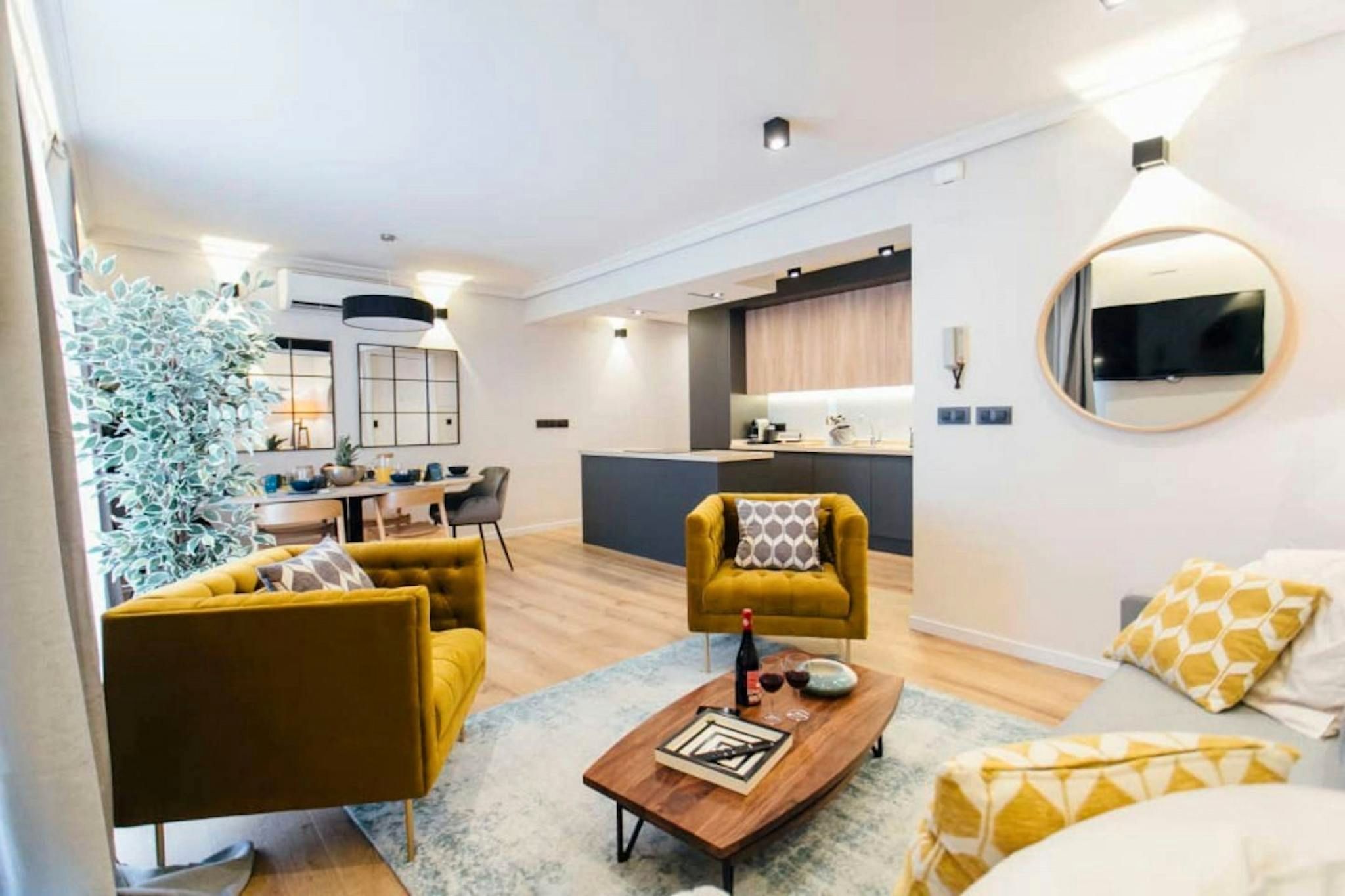 Sala de estar de Piso de alquiler en  Sevilla Capital con Aire acondicionado, Calefacción y TV