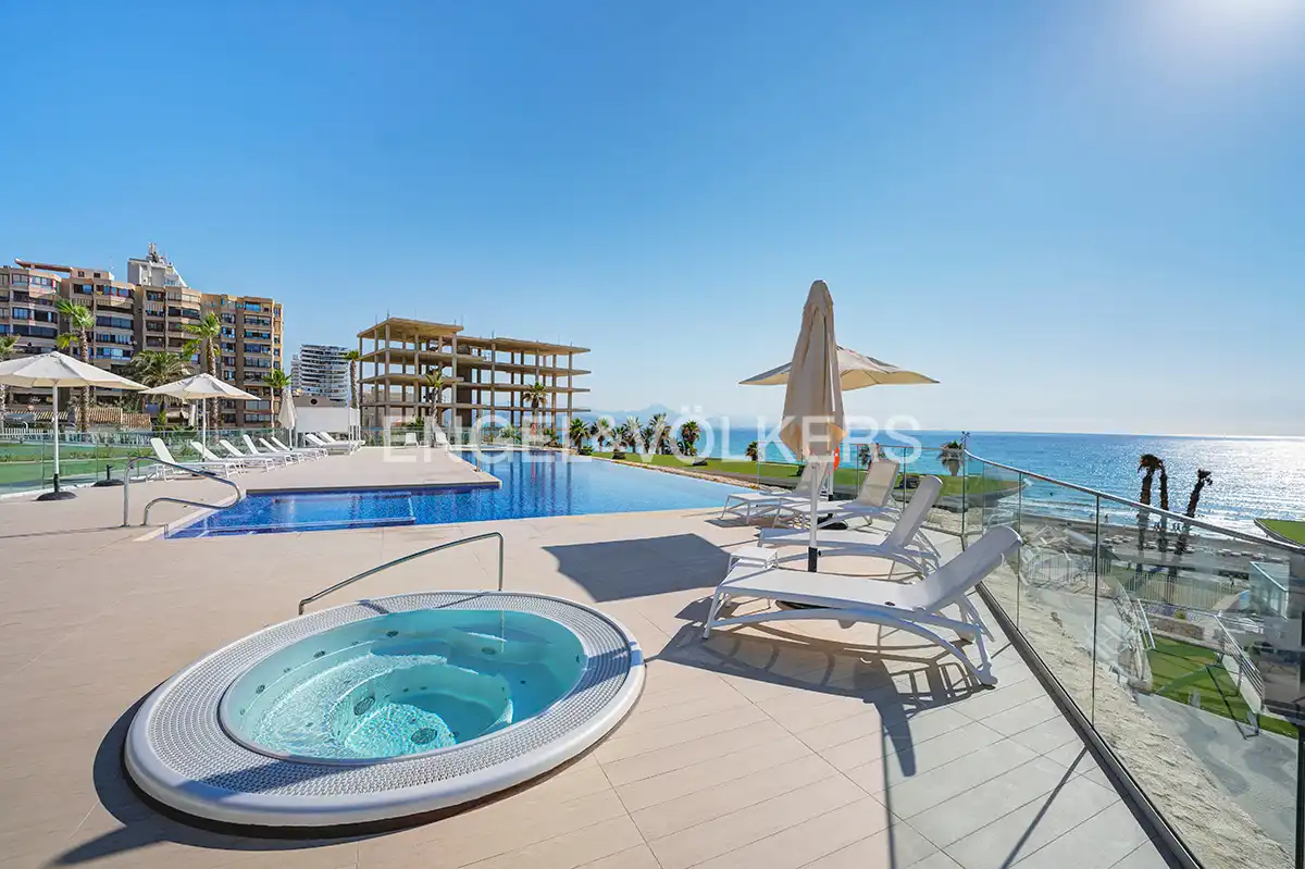 Swimming pool of Flat for rent in Alicante / Alacant  with Air Conditioner, Terrace and Furnished