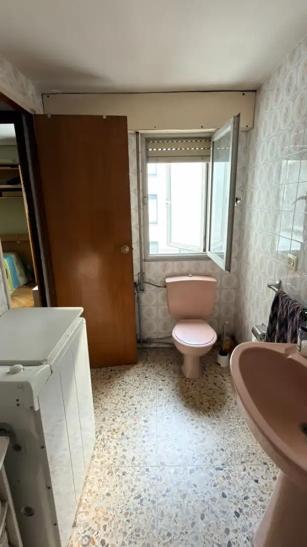 Baño de Piso en venta en Lugo con Calefacción, Trastero y Amueblado