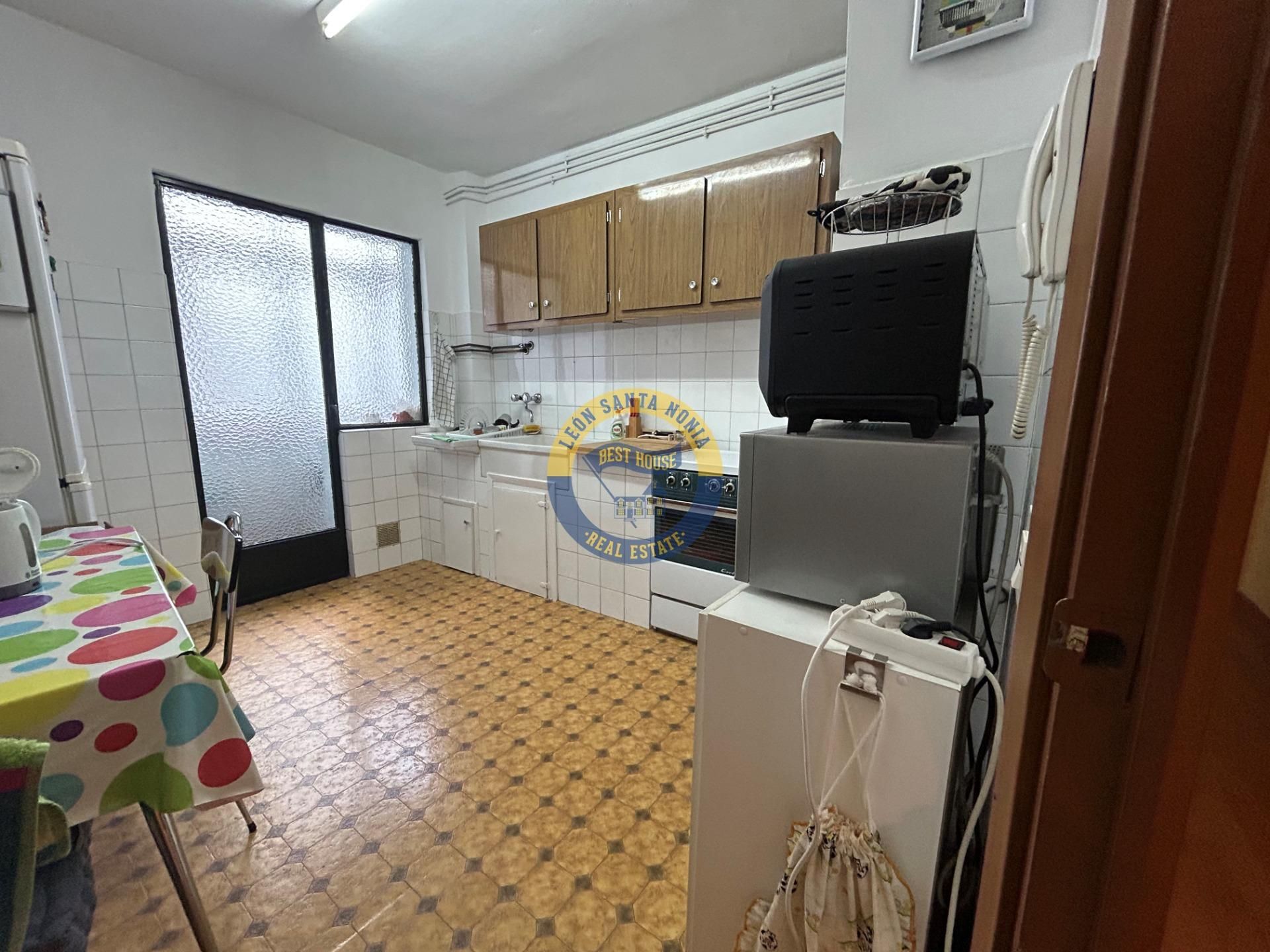 Cocina de Piso en venta en León Capital  con Calefacción y Parquet