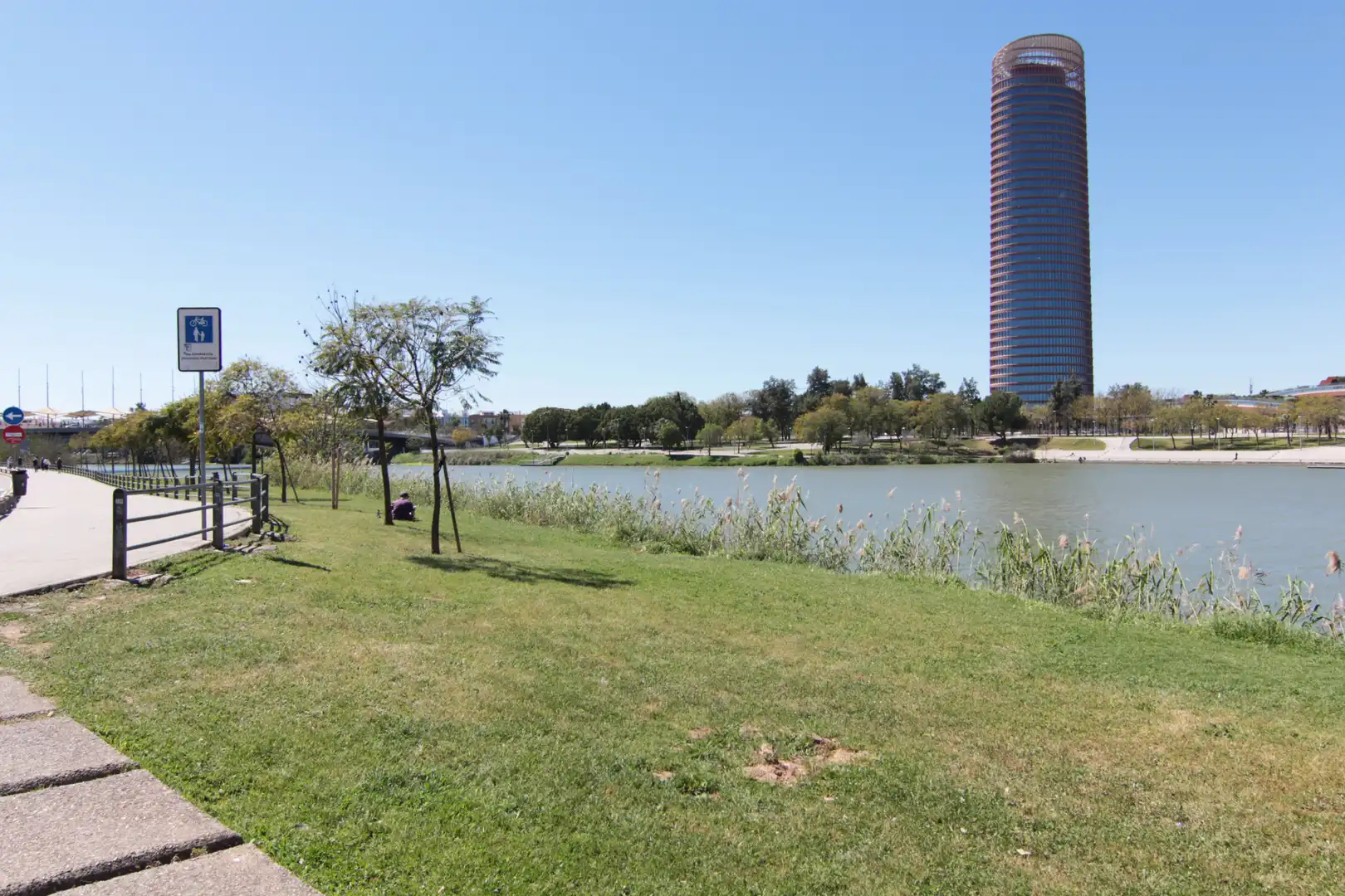 Exterior view of Flat for sale in Sevilla  with Air Conditioner, Heating and Furnished