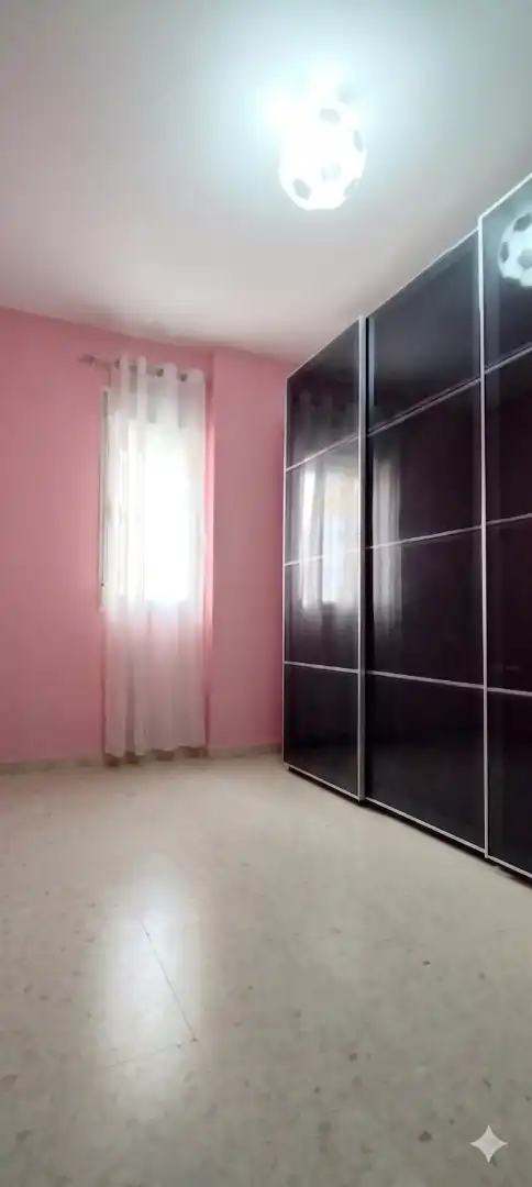 Habitación de Piso en venta en Sevilla con Terraza, Horno y Lavadora