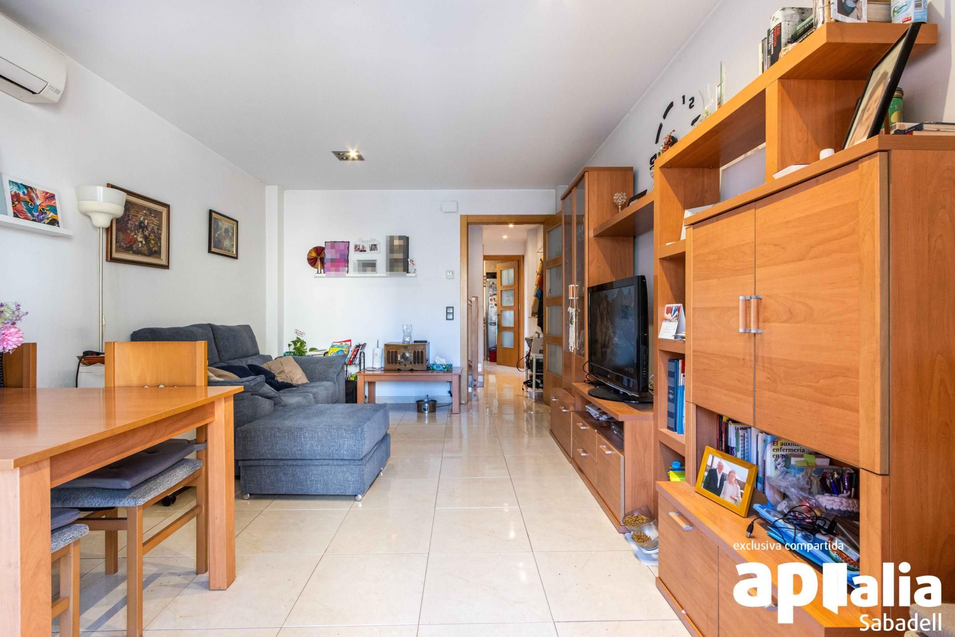 Sala d'estar de Casa adosada en venda en Barberà del Vallès amb Calefacció, Terrassa i Forn
