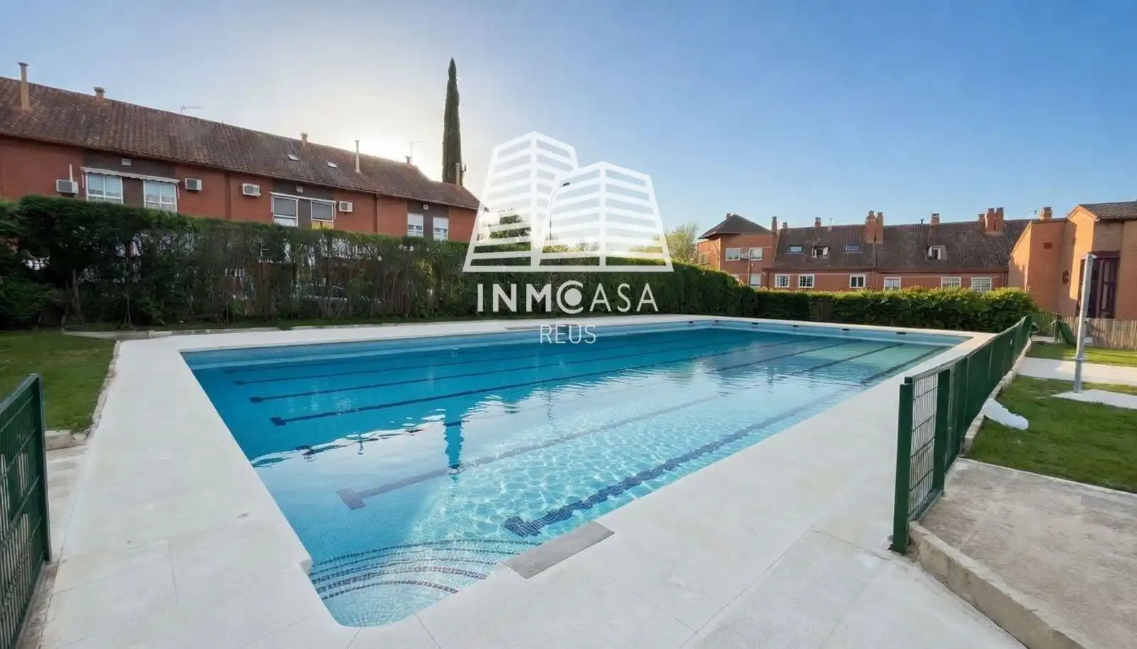 Piscina de Casa adosada en venta en Mejorada del Campo con Calefacción, Jardín privado y Terraza