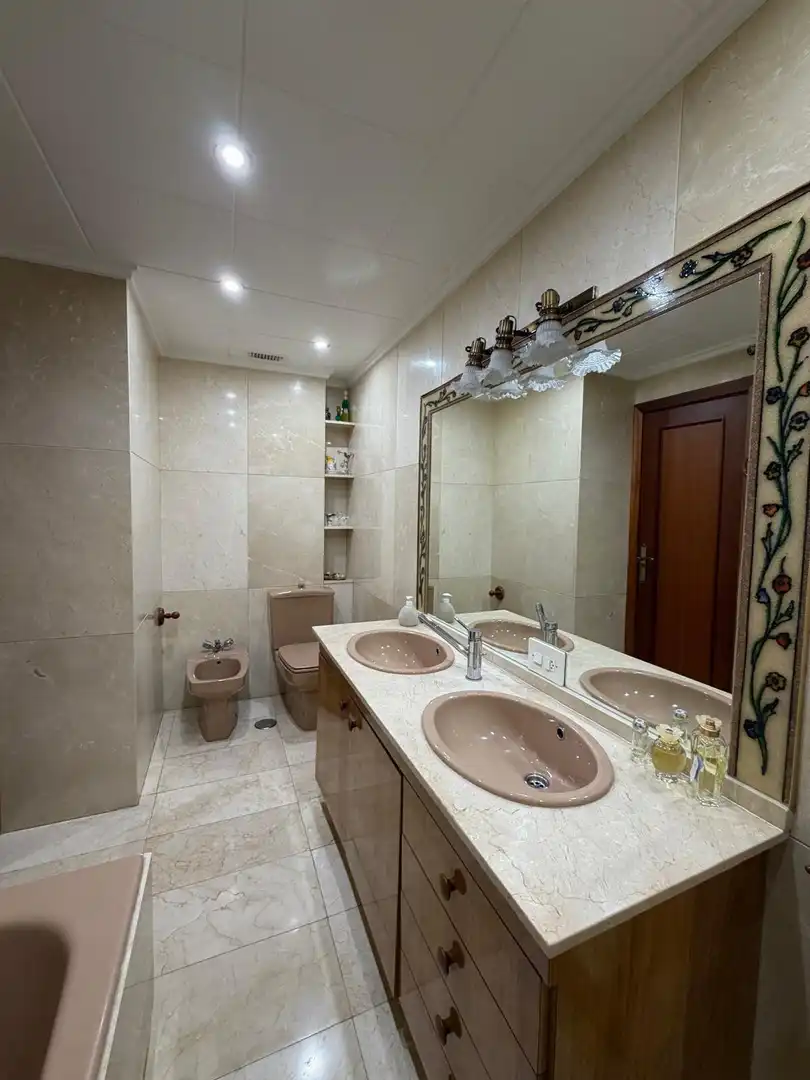 Baño de Piso en venta en Ausias March