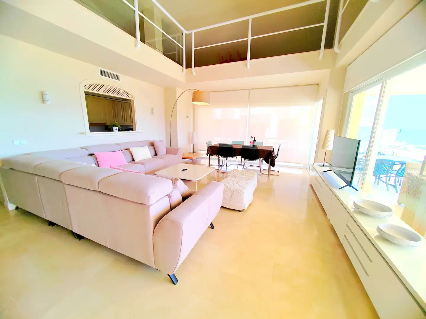 Sala d'estar de Dúplex de lloguer en Benalmádena amb Aire condicionat, Calefacció i Terrassa