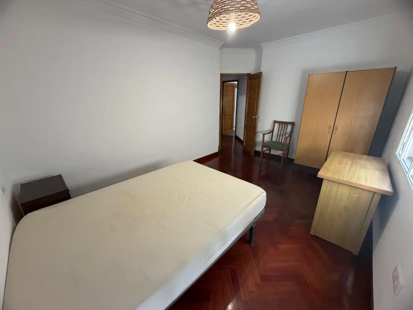 Habitación de Piso de alquiler en Ourense Capital  con Calefacción, Terraza y Amueblado