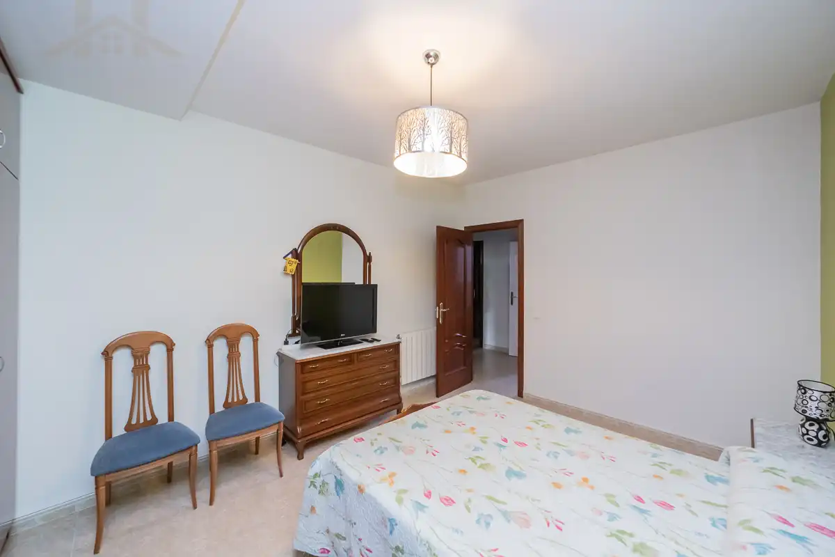Dormitori de Casa o xalet en venda en San Sebastián de los Reyes amb Calefacció, Jardí privat i Piscina
