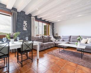 Sala d'estar de Àtic en venda en La Riera de Gaià amb Terrassa