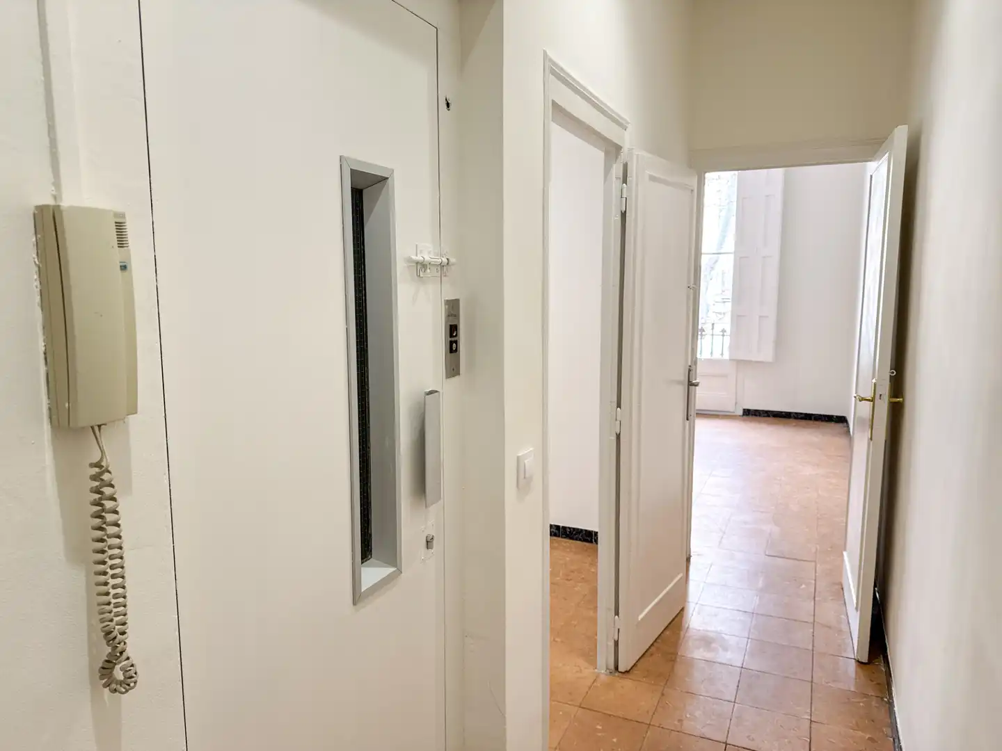 Flat for sale in Barcelona  with Terrace and Balcony