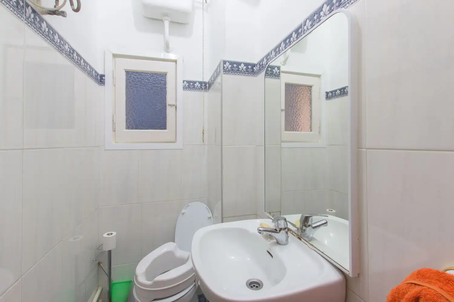 Bathroom of Flat for sale in  Pamplona / Iruña  with Heating and Balcony