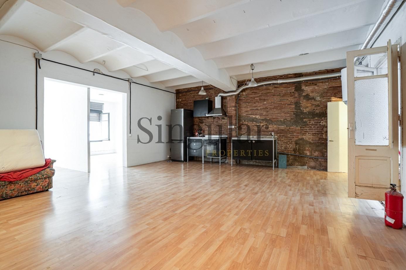 Exterior view of Flat for sale in  Barcelona Capital  with Parquet flooring