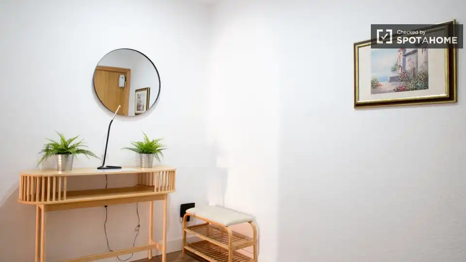 Flat for rent in Madrid  with Air Conditioner, Heating and Furnished