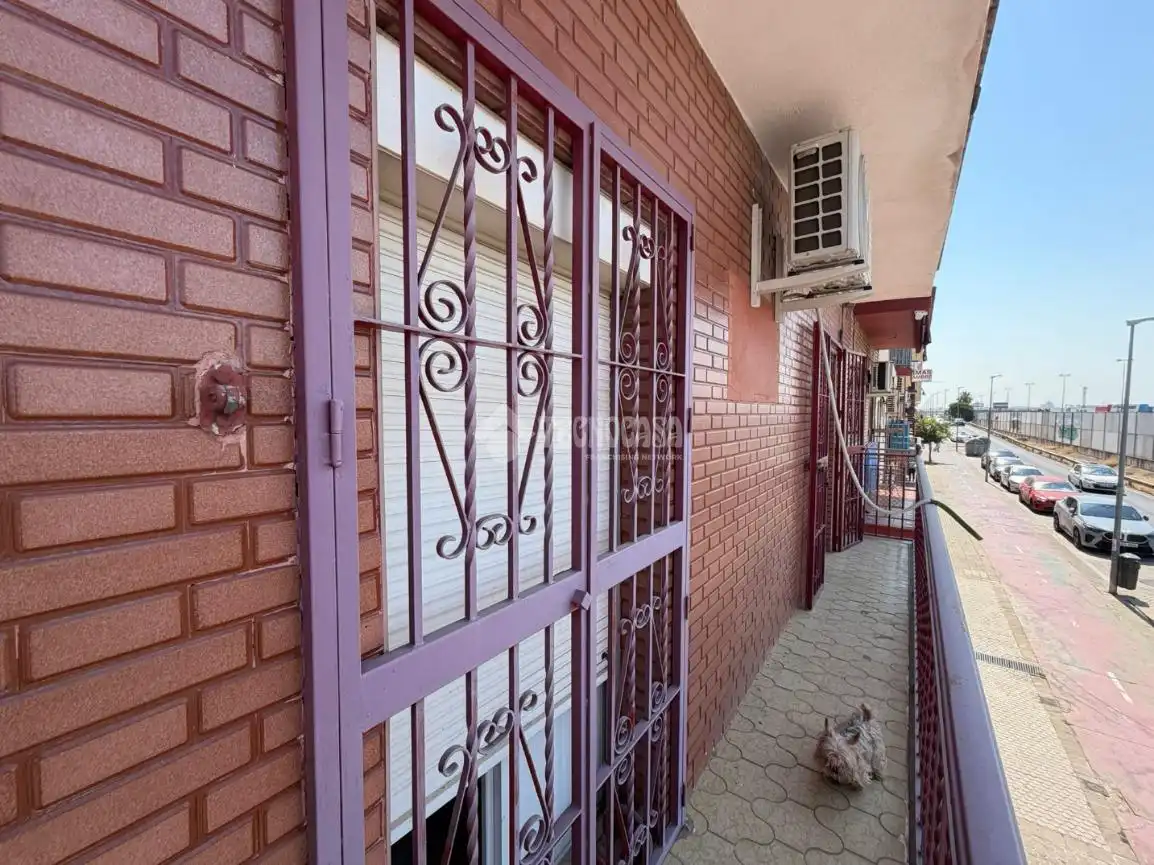 Exterior view of Attic for sale in Sevilla  with Air Conditioner and Balcony