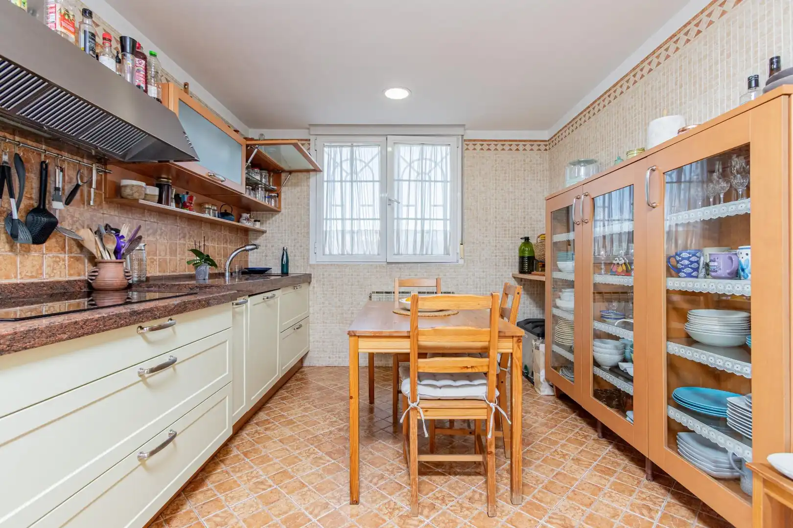 Cocina de Casa o chalet en venta en Madrid con Aire acondicionado, Calefacción y Jardín privado