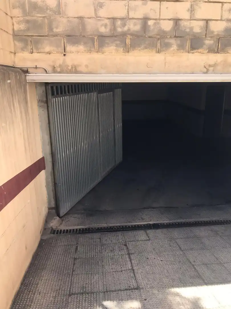 Aparcament de Garatge en venda en Pla - Carolinas