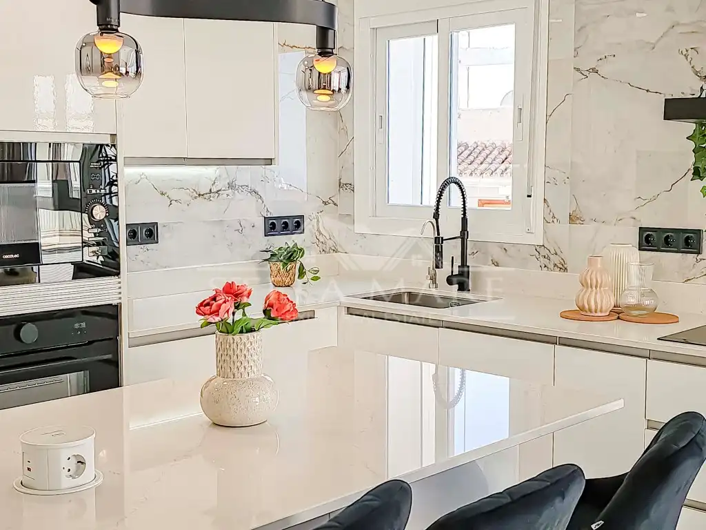 Cuina de Apartament en venda en Nerja amb Aire condicionat, Terrassa i Moblat