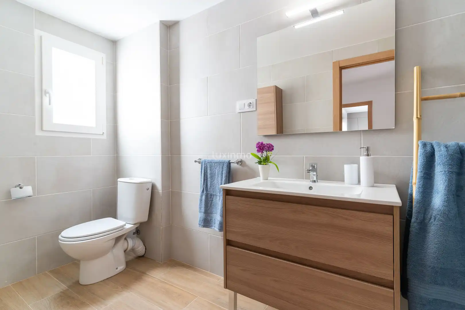 Badezimmer von Dachboden zum Verkauf in Jávea / Xàbia mit Klimaanlage, Abstellraum und Balkon