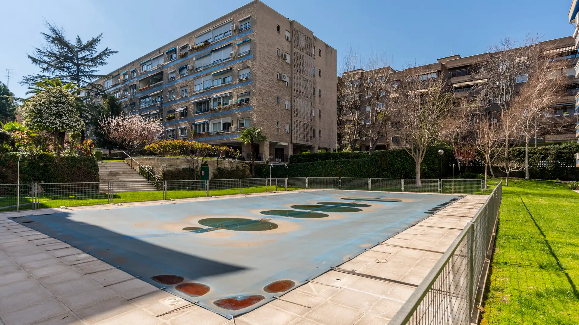 Exterior view of Flat for sale in  Madrid Capital  with Air Conditioner, Heating and Community pool