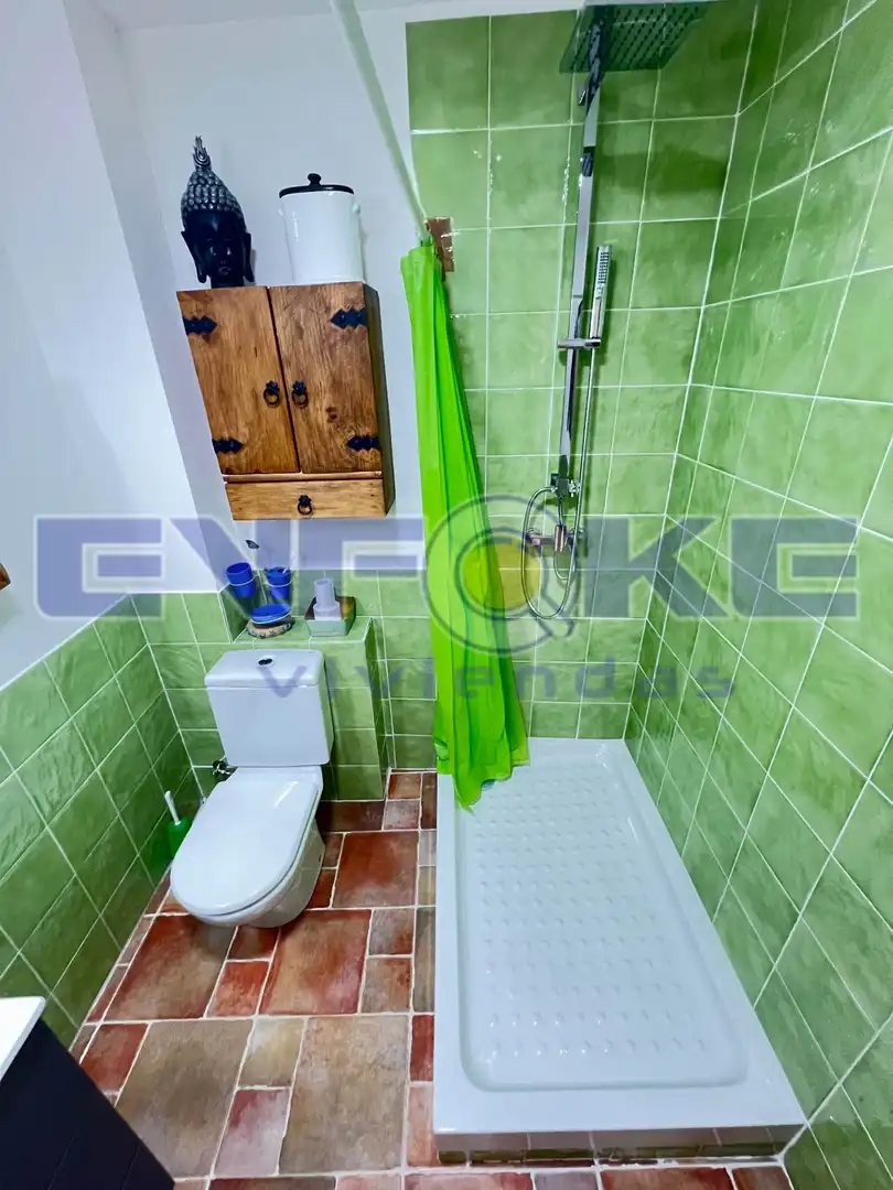 Badezimmer von Einfamilien-Reihenhaus zum Verkauf in Moratilla de los Meleros mit Heizung, Parkett und Möbliert