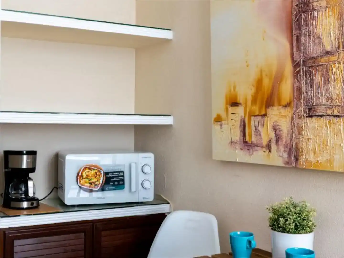 Cocina de Piso para compartir en Sevilla con Aire acondicionado, Jardín privado y Amueblado