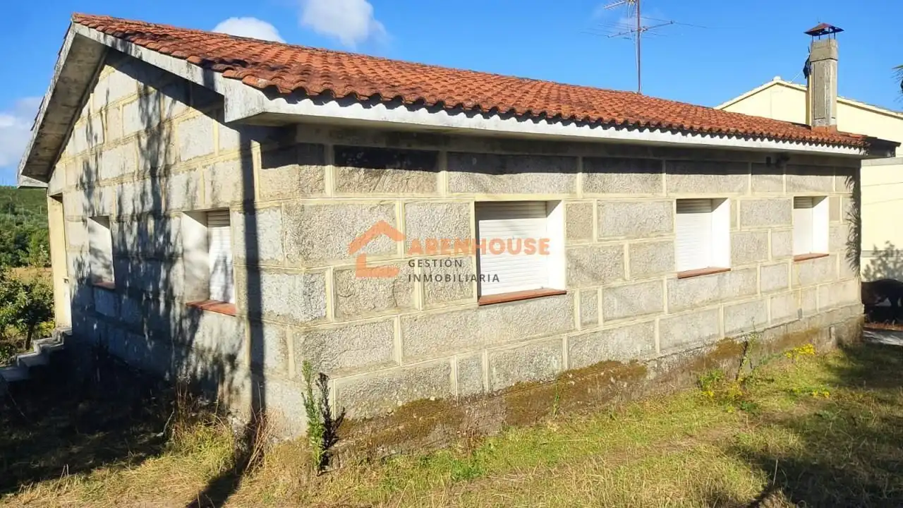Casa amb terrassa en venda a San Cristovo de Cea