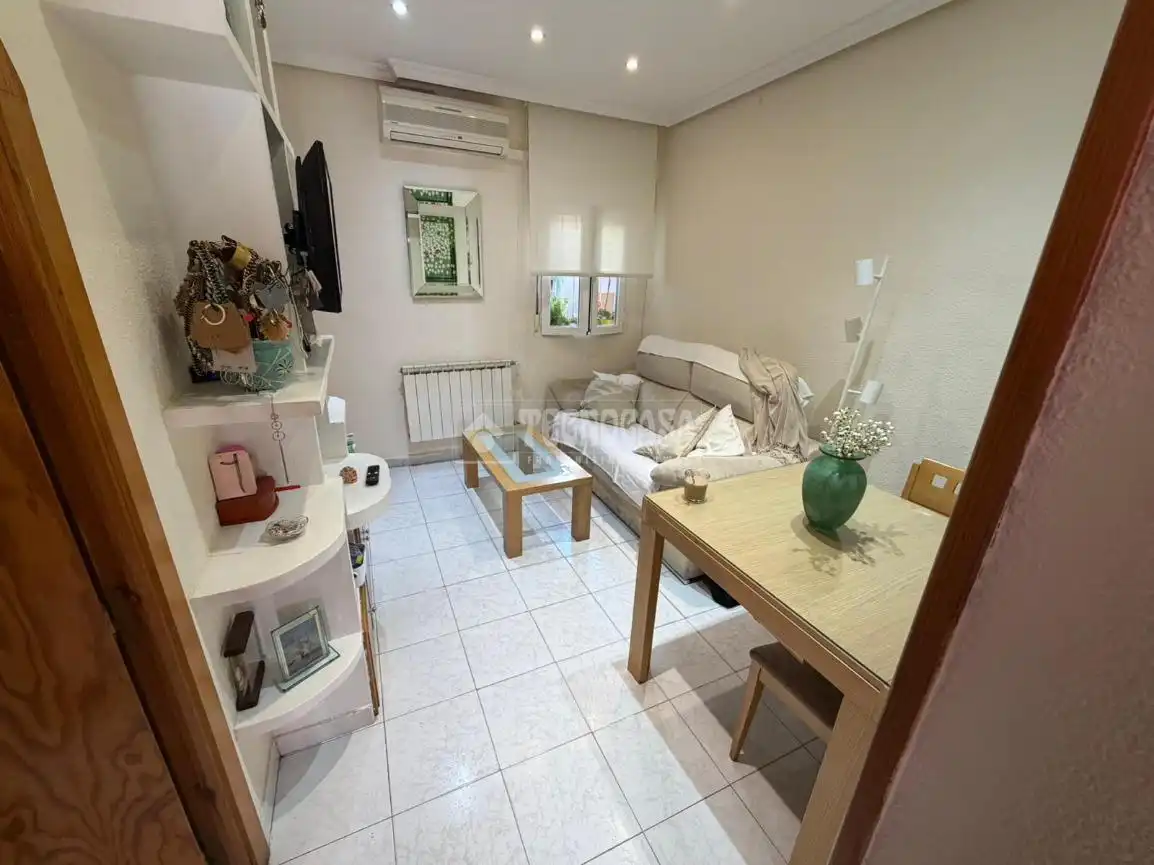 Living room of Flat for sale in Madrid