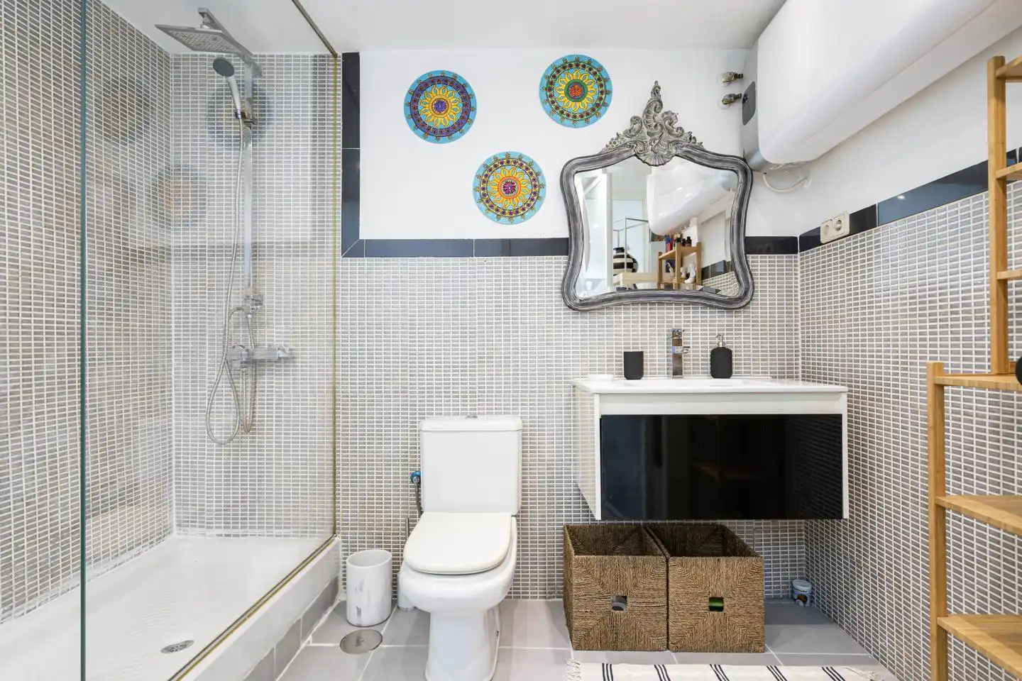 Bathroom of Ground floor for rent in Madrid  with Air Conditioner, Furnished and Internet