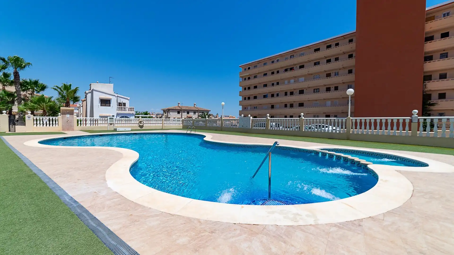Piscina de Ático en venta en Torrevieja con Aire acondicionado, Terraza y Trastero