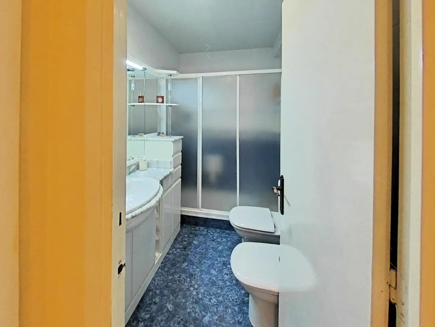 Bathroom of Flat for sale in Sabadell  with Air Conditioner, Heating and Storage room