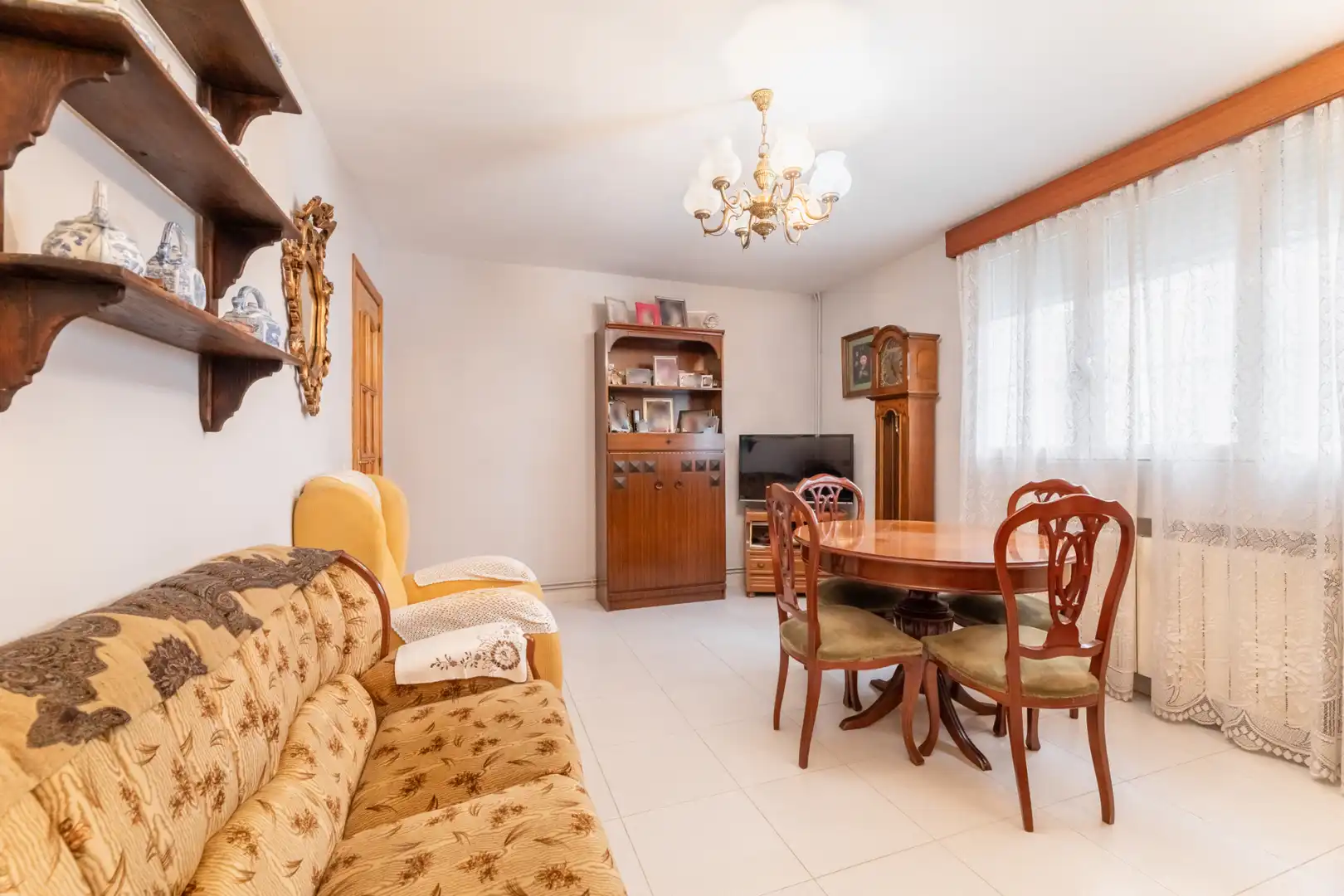Sala de estar de Casa adosada en venta en Chiloeches con Calefacción y Balcón