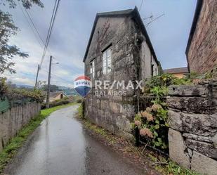 Vista exterior de Casa adosada en venda en Ponteareas amb Jardí privat