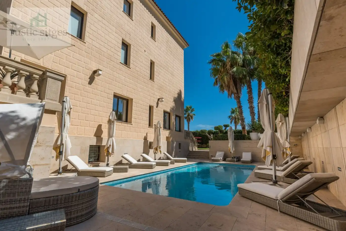 Piscina de Casa o xalet en venda en Sitges amb Aire condicionat, Calefacció i Jardí privat