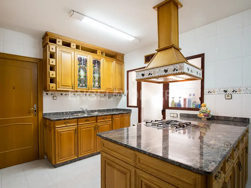 Kitchen of Flat for sale in Valencia  with Air Conditioner, Heating and Balcony