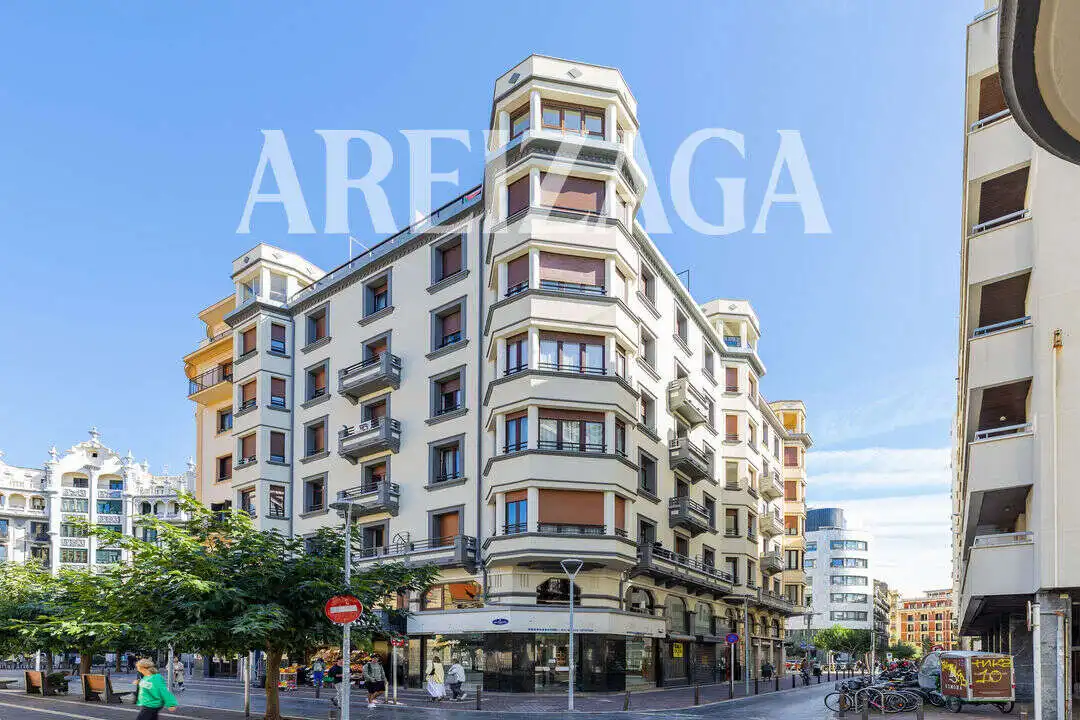 Vista exterior de Piso en venta en Gros