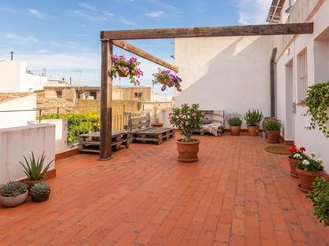 Casa amb balcó en venda a Carrer del Mercat