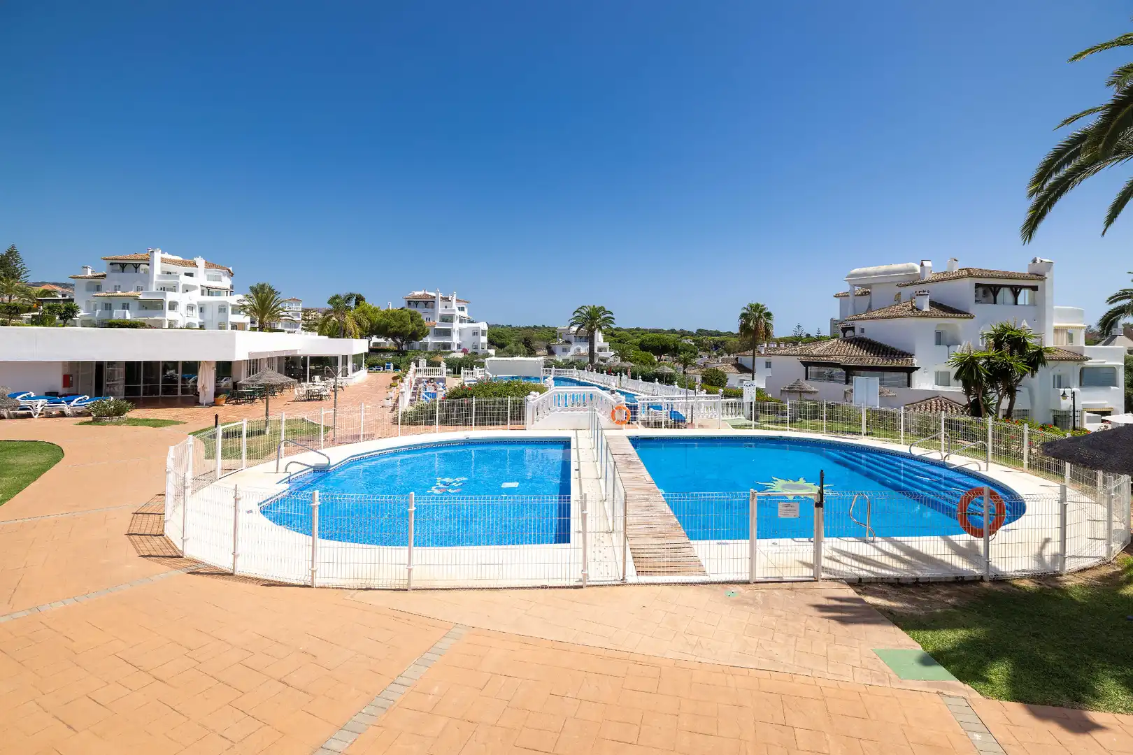 Swimming pool of Flat for sale in Marbella  with Air Conditioner, Heating and Terrace