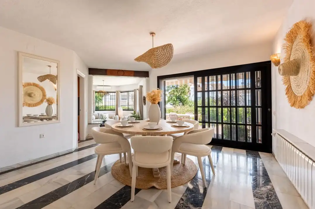 Comedor de Casa o chalet de alquiler en Estepona con Aire acondicionado, Terraza y Amueblado