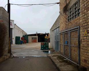 Vista exterior de Nau industrial en venda en Tortosa