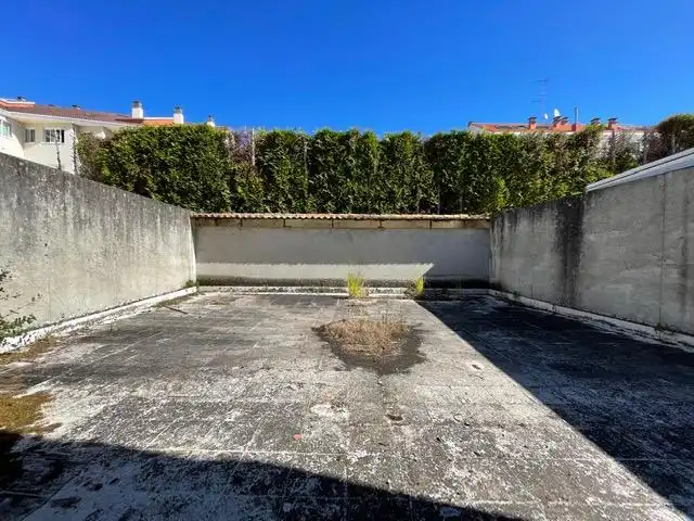 Vista exterior de Local de lloguer en Oleiros