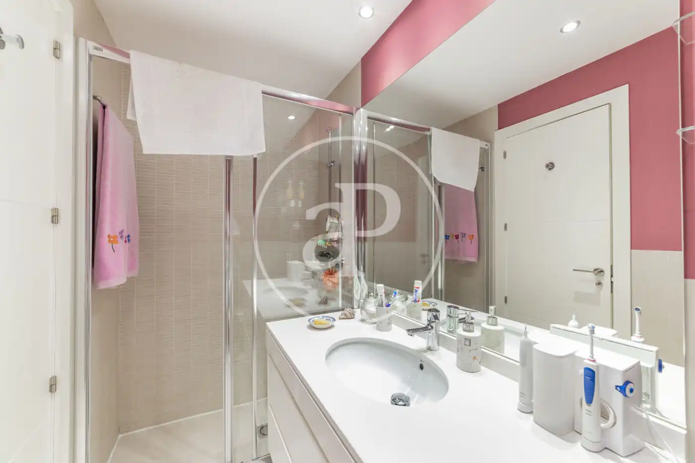 Baño de Ático en venta en Madrid con Aire acondicionado, Calefacción y Jardín privado