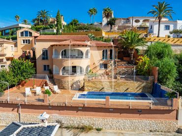 Detached house with pool for sale in Manzanera - Tosal