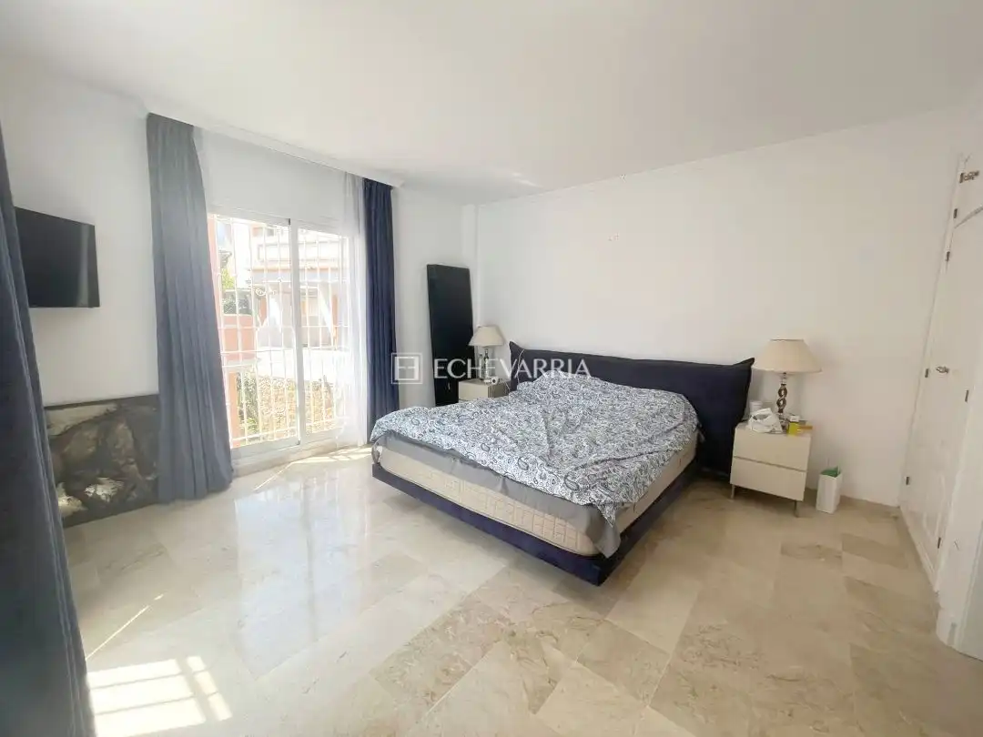 Dormitori de Casa o xalet en venda en Marbella amb Aire condicionat, Calefacció i Jardí privat