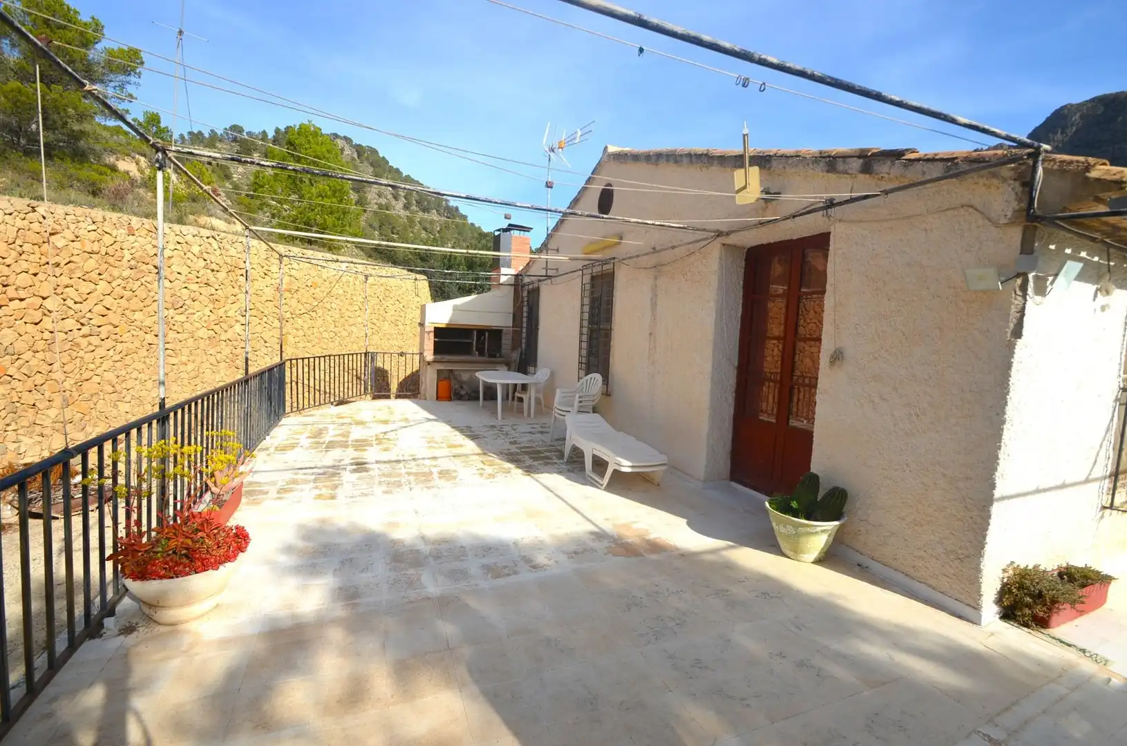 Vista exterior de Casa o xalet en venda en Orxeta amb Terrassa, Traster i Moblat