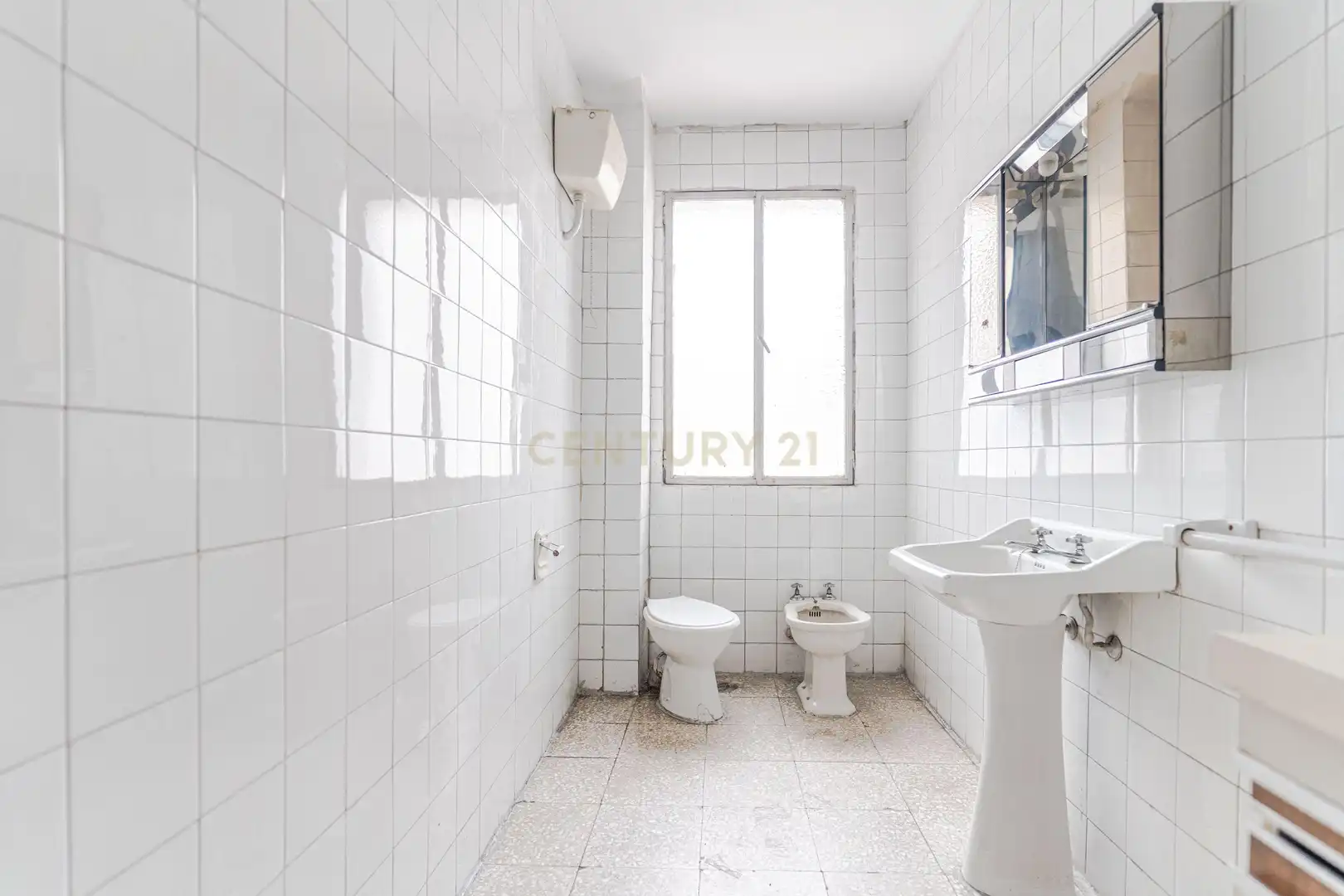 Bany de Apartament en venda en Granada amb Balcó