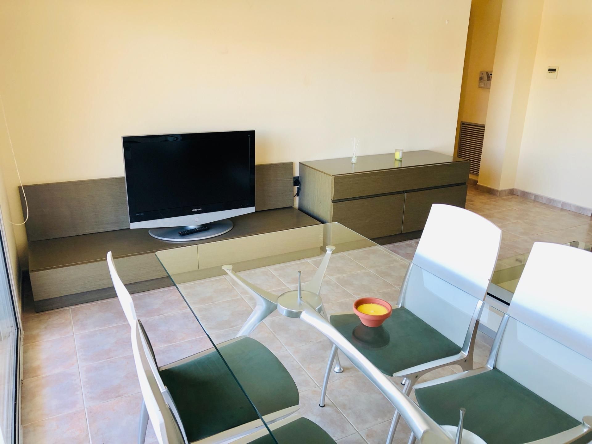 Sala de estar de Piso en venta en Sant Carles de la Ràpita con Jardín privado, Terraza y Piscina comunitaria
