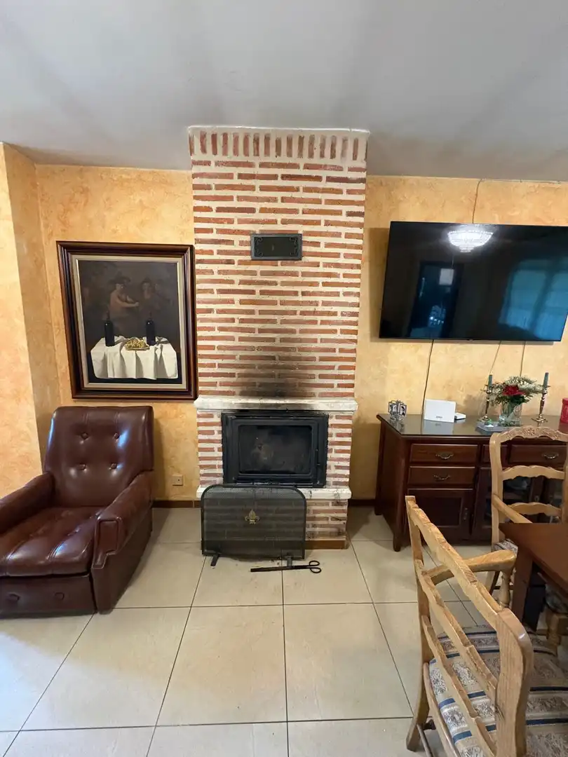 Sala d'estar de Casa o xalet en venda en Laguna de Duero amb Calefacció, Jardí privat i Traster